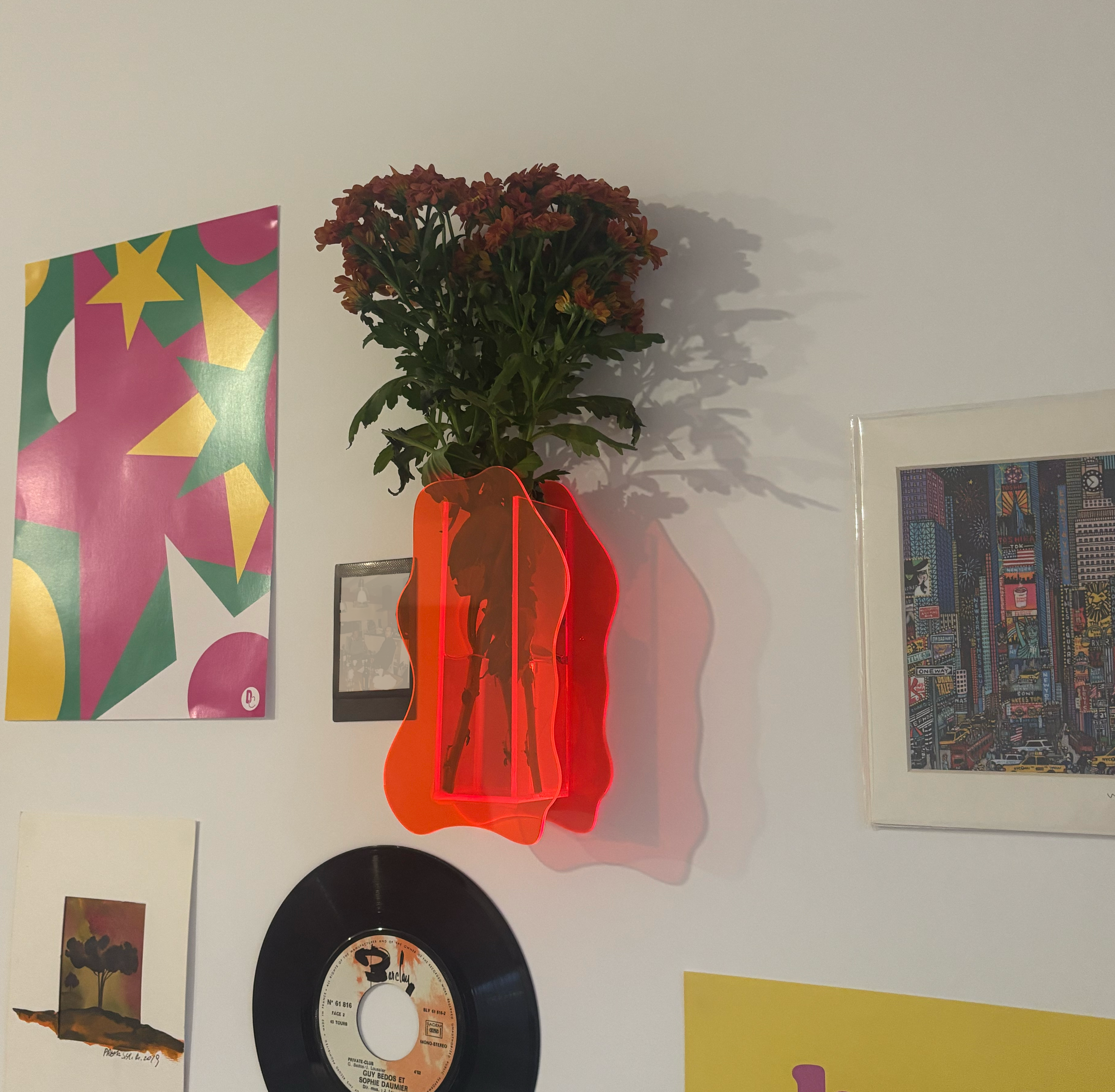 Vase abstrait néon – Orange fluo